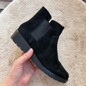 Adrianne Vittadini Black Suede Ankle Women's Chelsea Boots sz 8